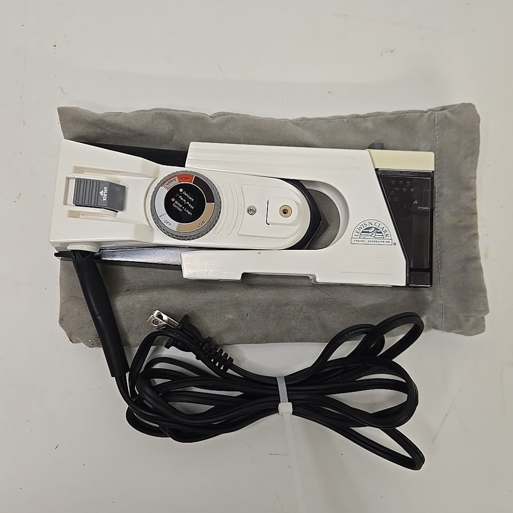 Lewis N.‎ Clark Model IR100 Dual Voltage Steam & Dry Travel Iron